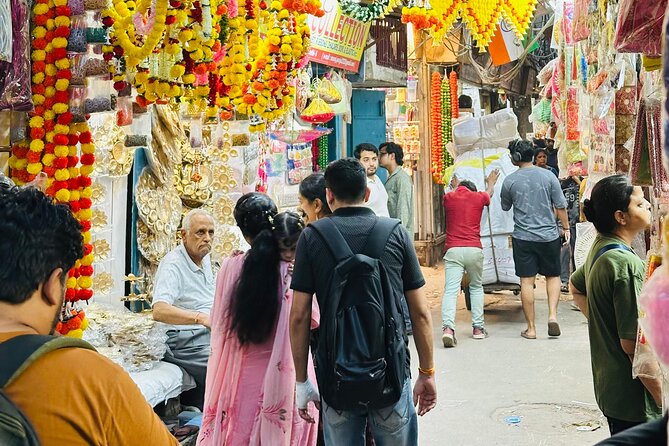 Customized Half Day and Full Day Delhi Shopping, Street Food Tour - Dariba Kalan: pearls, lanes, and that 17th-century “street of” feeling