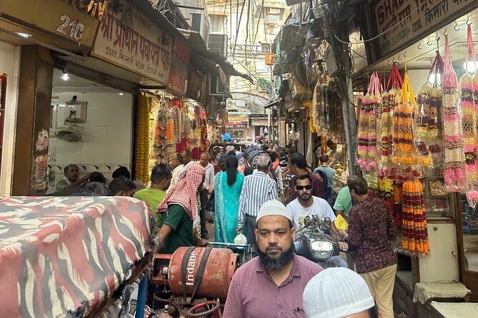 Customized Half Day and Full Day Delhi Shopping, Street Food Tour - Pasar at Chandni Chowk: sweets, sarees, and the food route you should use