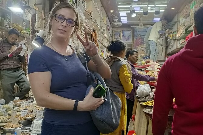 Customized Half Day or Full Day Delhi Shopping Tour with Female Consultant - Dariba Kalan: the pearl street that’s built for jewelry browsing