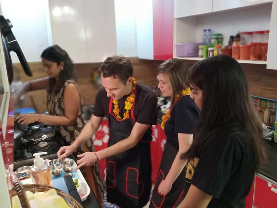 Delhi: AI Cooking Class and Much More in a Local Family Home - Cooking two vegetarian dishes: your hands do the work