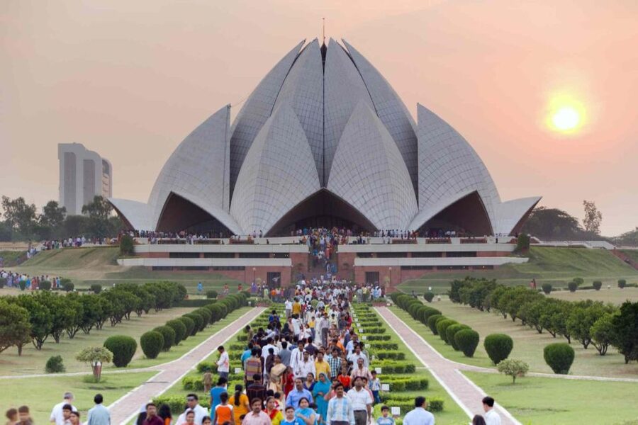 Delhi: Airport to Airport Guided Layover City Tour - New Delhi classics: Lotus Temple, Humayun’s Tomb, and the power of context