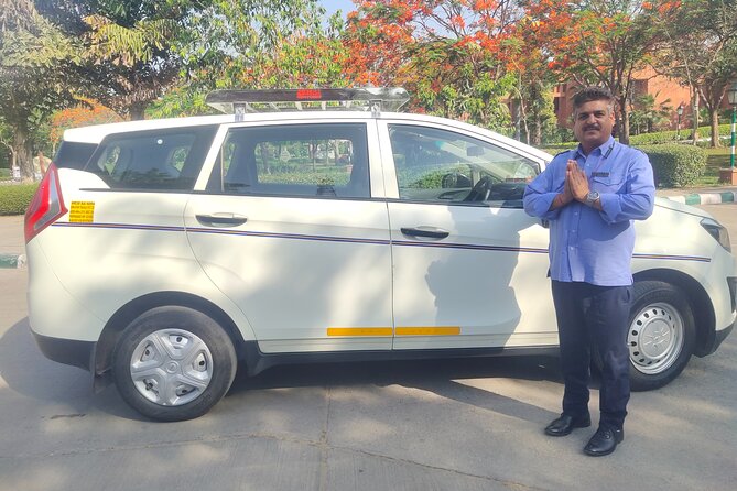 Delhi Airport Transfer – Pickup and Drop-Off (Choose One or Both) - Flight Tracking, Driver Contact, and What That Means for Peace of Mind