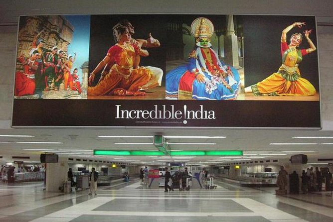 Delhi Airport Transfers : Budget Sedan and SUV Cabs - Vehicle choice: sedan vs SUV/minivan (and why luggage limits matter)