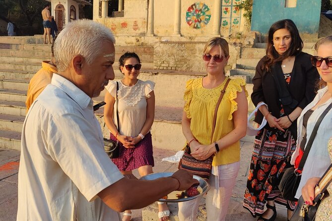 Delhi By Dawn:Secret morning Delhi Tour + Breakfast all inclusive - Kashmere Gate at sunrise: a calm start before the rush