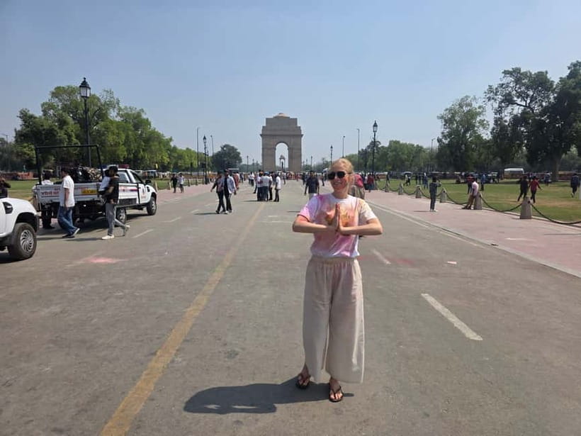 Delhi: Chandni Chowk & Spices Shoping Tour Through Tuk-Tuk - Sunehri Masjid, Gurudwara Sis Ganj Sahib, and Red Fort Views