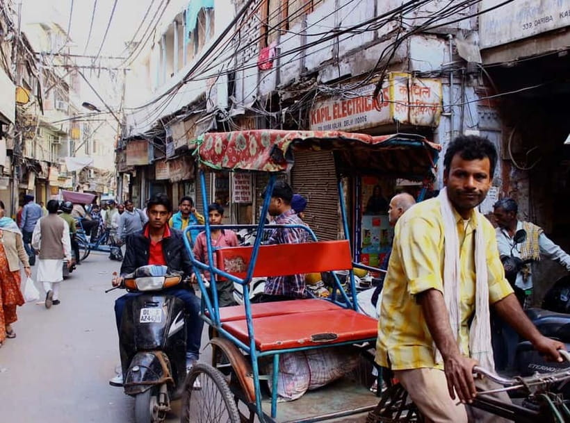 Delhi: City Tour of Old Delhi & New Delhi with Private Guide - Old Delhi by rickshaw: Red Fort photo stop, Jama Masjid, and Chandni Chowk