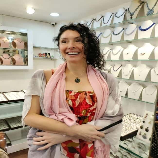 Delhi: Customized Shopping Tour with Female Consultant - Ballimaran footwear: juttis and non-branded charm