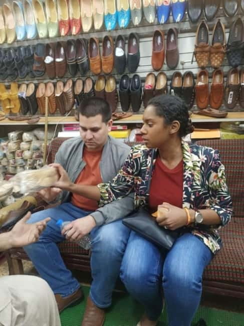 Delhi: Customized Shopping Tour with Female Consultant - INA Market and Central Craft Cottage Industries: textiles beyond Old Delhi