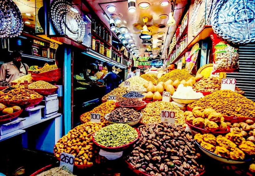 Delhi: Delhi Street Food Tour with Guide at Chandni Chowk - What you’ll likely see beyond food: learning the neighborhood, not just tasting it