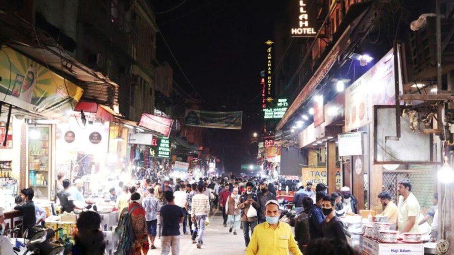 Delhi: Evening Tour of Old Delhi City with Guide - Khari Baoli spice market: smell first, shop second