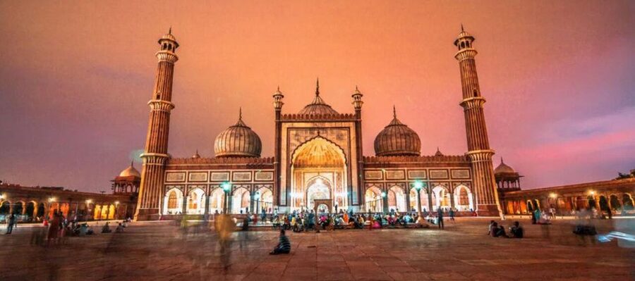 Delhi: Evening Tour of Old Delhi City with Guide - Street food tasting: chaat, kebabs, parathas, jalebi, and the logic of ordering