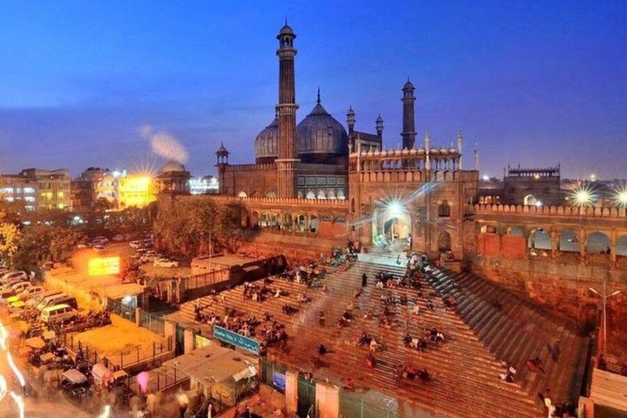 Delhi: Evening Tour of Old Delhi City with Guide - Sikh heritage at Gurudwara Sis Ganj Sahib: more than a quick photo stop