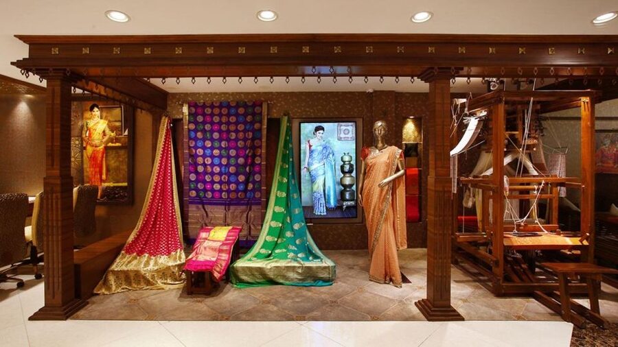 Delhi Exclusive Guided Shopping Tour in AC car and transfers - Key things to know before you shop