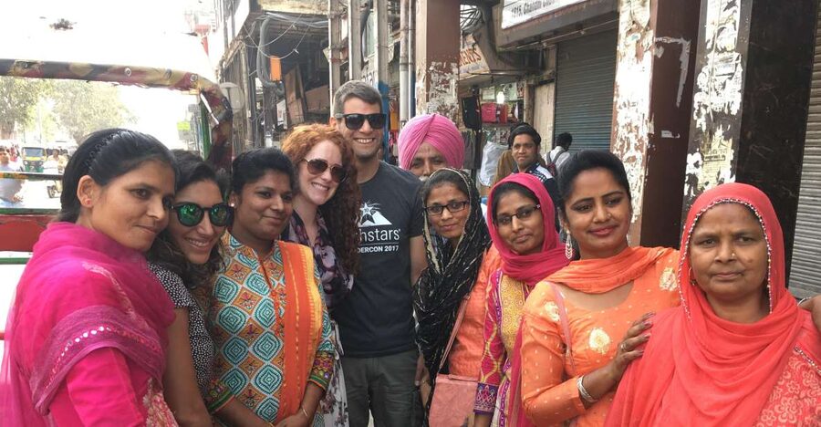 Delhi Exclusive Guided Shopping Tour in AC car and transfers - A half-day Delhi shopping run with AC comfort