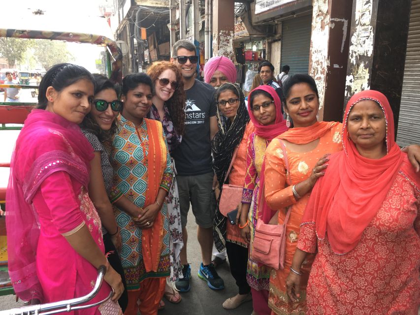 Delhi Exclusive Guided Shopping Tour in AC car and transfers - Pickup, chauffeur, and how the timing feels in real life