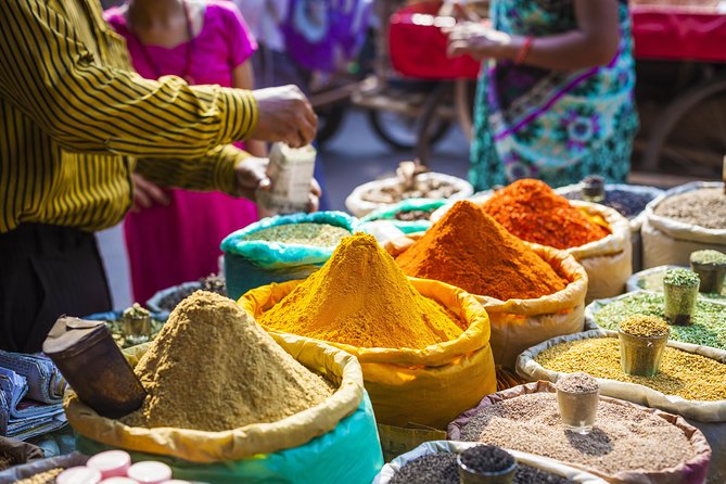 Delhi Flea and Street Markets Tour - Stop 1: Sarojini Nagar Market for low-price fashion and shoes