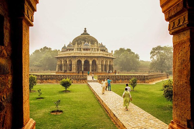 Delhi Full Day Including Old and New Delhi Private Tour - Qutub Minar: your vertical landmark day-marker