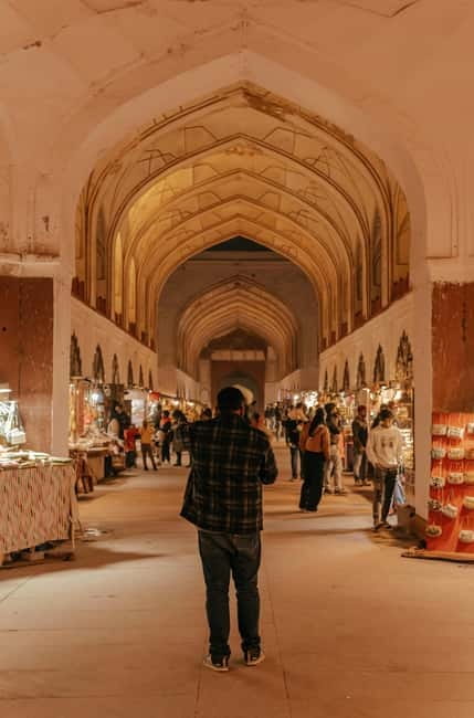 Delhi: Guided Shopping Tour Experience with Female Expert - Chandni Chowk: bargaining confidence in the middle of the action