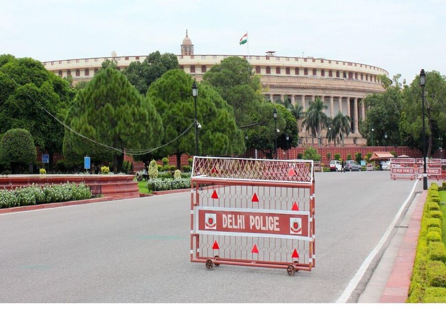 Delhi: Half-Day Private Guided City Sightseeing Tour - What the guide and chauffeur do (and why it feels smoother than DIY)