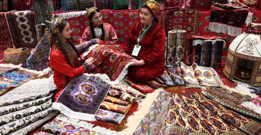 Delhi: Half day Shopping tour with guide by car. - Dilli Haat and Golden Arcade: where crafts and heritage items meet real purchases