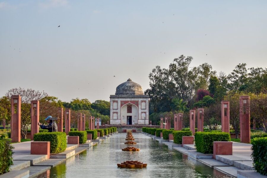 Delhi Hidden Gems Tour: Art, History & Heritage Parks - The art alley coffee break: culture that lives in the small spaces