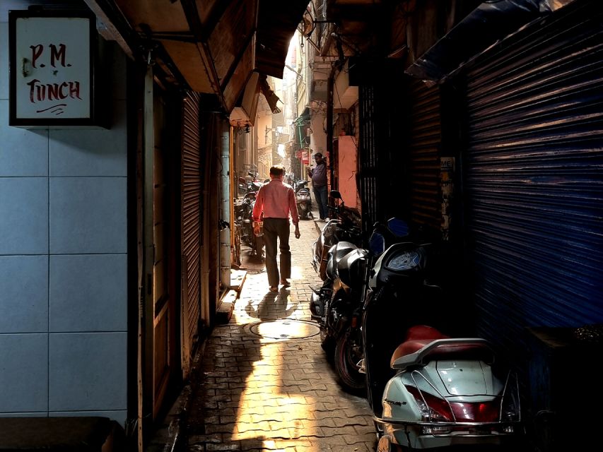 Delhi Like a Local: Food & Photography Full Day Tour - Jama Masjid: a quick hit with big atmosphere