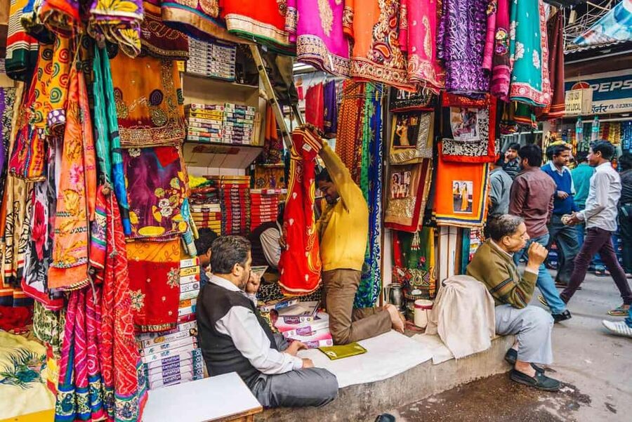 Delhi Markets: A Cultural Shopping Experience with an Expert - Shop smart: cash, cards, and what to bring