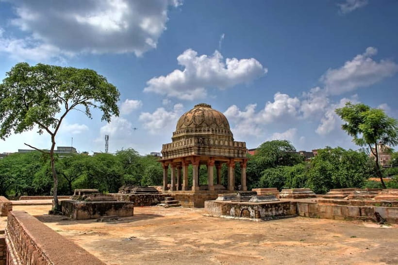 Delhi: Mehrauli Archaeological Park Tour with Hotel Pickup - What your guide actually does (and why it matters more than you think)