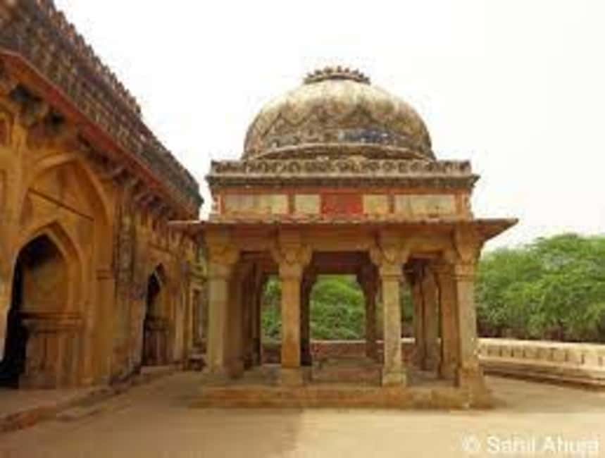 Delhi: Mehrauli Archaeological Park Tour with Qutub Minar - Key things I’d focus on