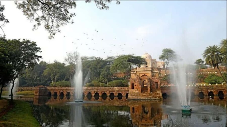 Delhi: Mehrauli Archaeological Park Tour with Qutub Minar - Rajon ki Baoli stepwell: cooling passages and the haunting legend
