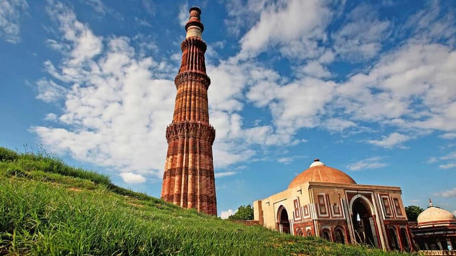 Delhi: Mehrauli Archaeological Park Tour with Qutub Minar - Price, inclusions, and what you should bring