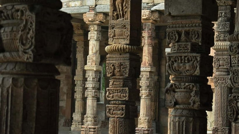Delhi: New & Old Delhi Private Half or Full-Day Tour - Comfort, clothing, and small rules that keep the day pleasant