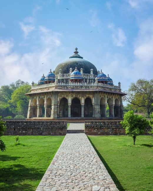 Delhi: New & Old Delhi Private Half or Full-Day Tour - Getting started smoothly: pickup, water, and express security