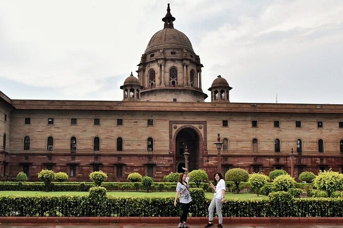 Delhi Night/Evening View Tour - 4 Hrs - India Gate after dark: great photos, but plan for traffic