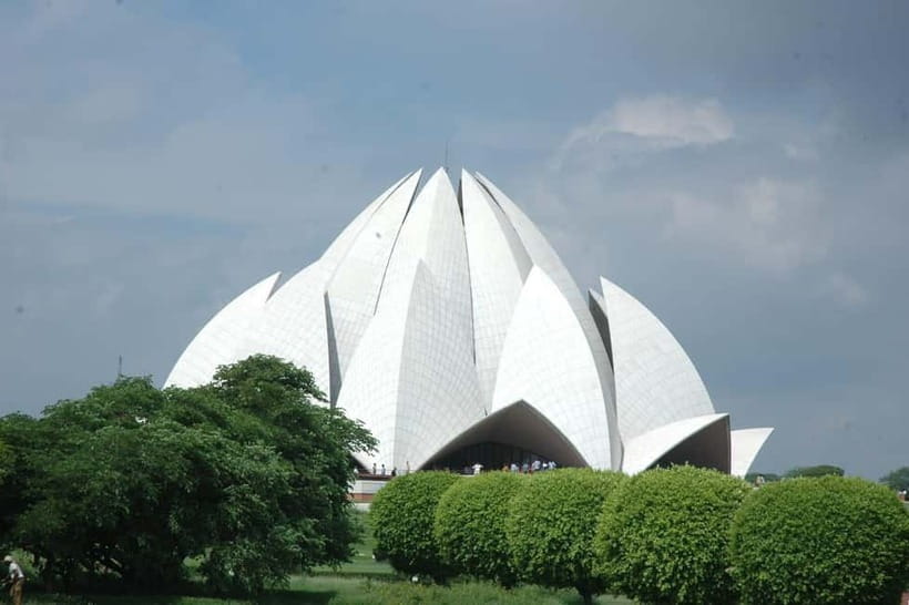 Delhi: Old and New Delhi Full or Half Day Guided Tour - The Guide Makes or Breaks It: What to Expect From the Human Side