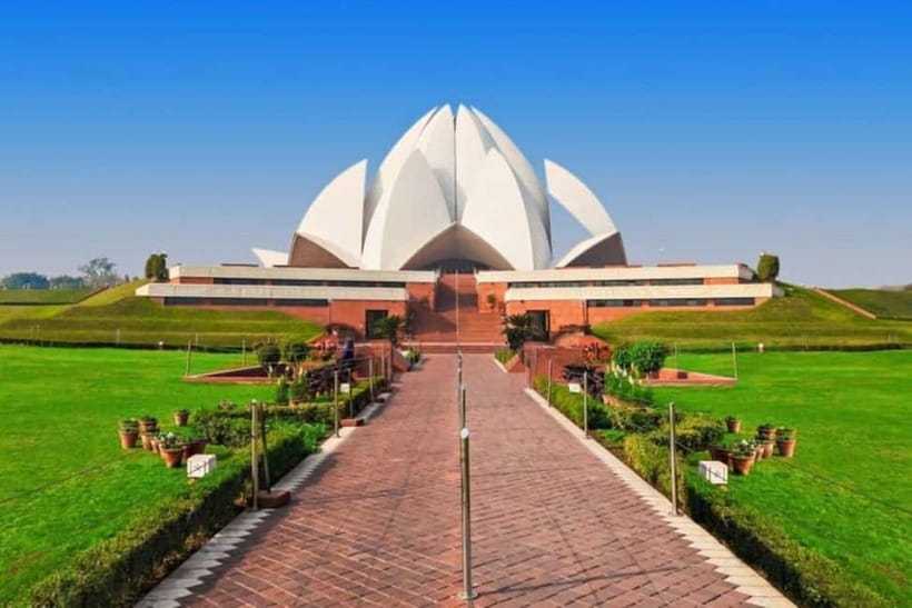 Delhi: Old and New Delhi Private City Tour by Car - Old Delhi to New Delhi: the value of being shuffled by a pro driver