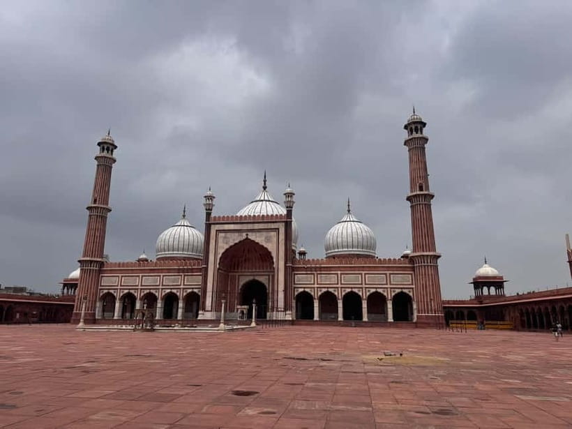 Delhi: Old and New Delhi Private Full or Half-Day City Tour - India Gate and Rashtrapati Bhavan: quick views, big context