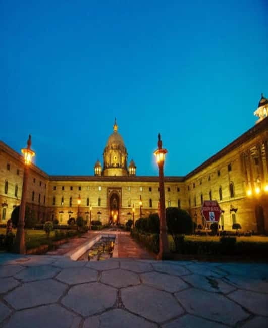 DELHI: Old And New Delhi Private Guided Tour With Entrances - Who this tour suits best