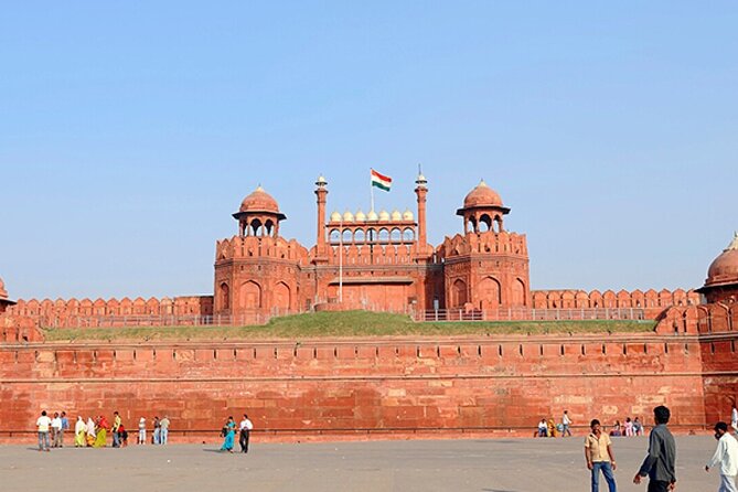 Delhi: Old and New Delhi Private One Day Tour - Chandni Chowk by rickshaw: where the day turns kinetic