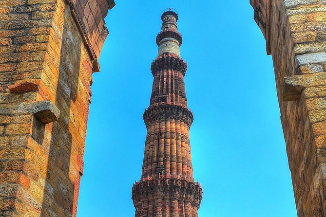 Delhi Old And New Delhi Private Sightseeing Tour - Gurudwara Bangla Sahib and Agrasen Ki Baoli’s Stepwell Vibe