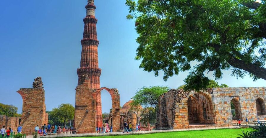 Delhi: Old and New Delhi Sightseeing Private Day Tour - Red Fort and the Mughal spine of Old Delhi