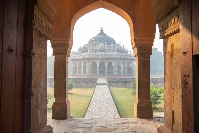 Delhi: Old City Guided Tour with Rickshaw Ride & Pickup - Red Fort (outside view) and Rajghat: power to peace