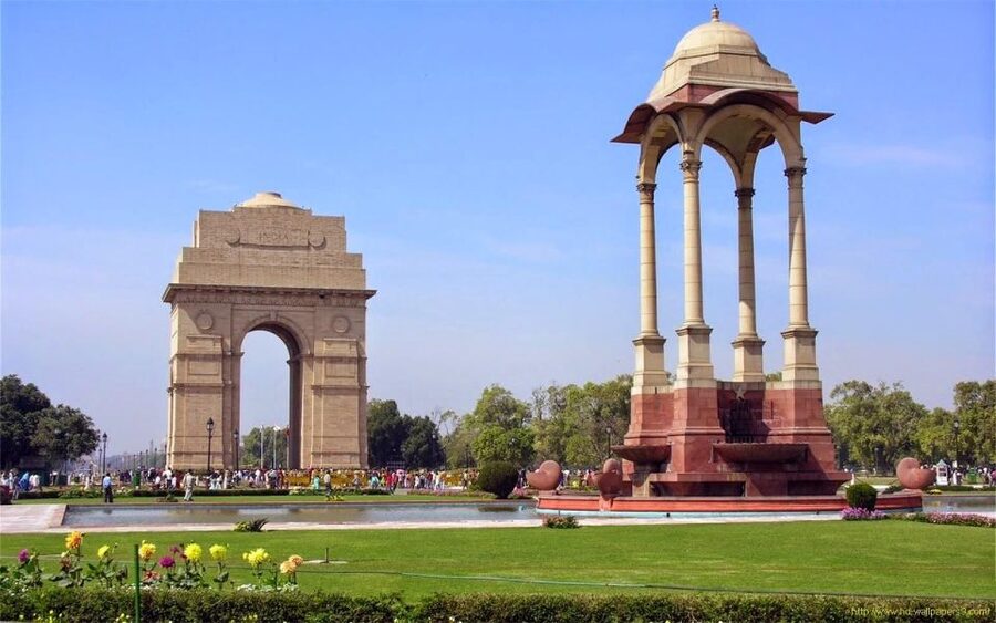 Delhi: Old Delhi City Tour with Tuk-Tuk Ride & Street Food - Should you book this Old Delhi + New Delhi tour?