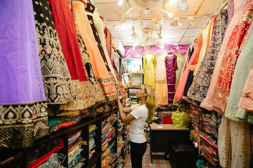 Delhi: Old Delhi Guided Tour with Rickshaw & Entry Tickets - Khari Baoli: where shopping turns into a guided cultural snapshot