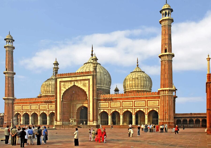 Delhi: Old Delhi & New Delhi Full & Half Day Private Tour - Gurudwara Bangla Sahib: Sikh serenity and a lesson in community
