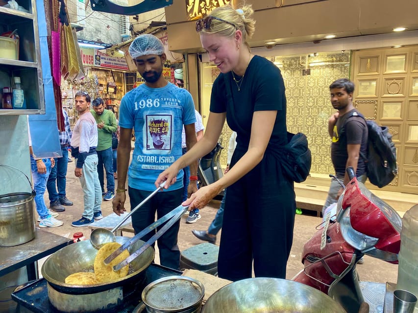 Delhi: Old Delhi's Street Food, Temples & Spice Market Tour - Sikh Gurdwara and the Mega Kitchen: Why This Stop Feels Different