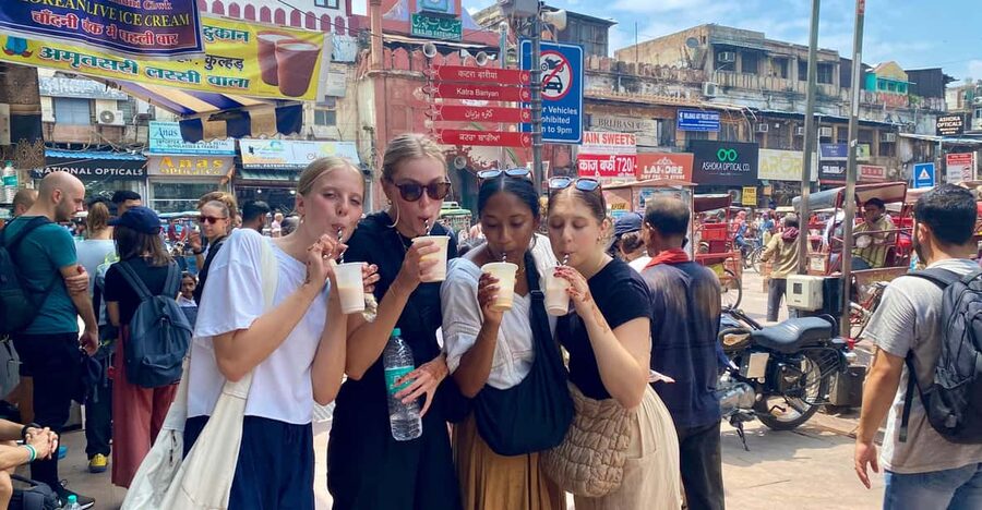 Delhi: Old Delhi's Street Food, Temples & Spice Market Tour - Jain Temple + Sikh Kitchen: Two Traditions, One Shared Message