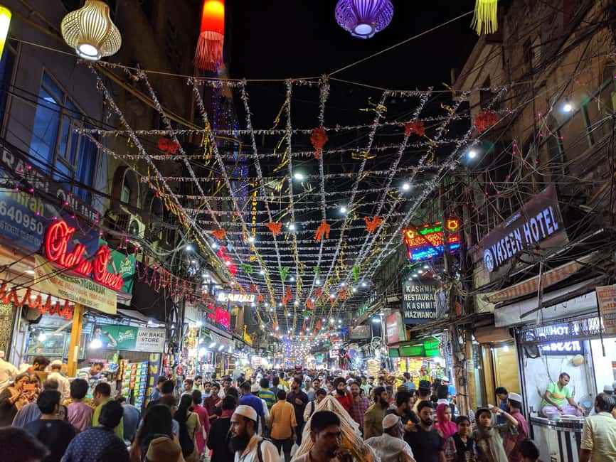 Delhi: Old Delhi Slum Tour by Metro or Car - Transport choices in Delhi: Tuk-tuk, car, and comfort trade-offs