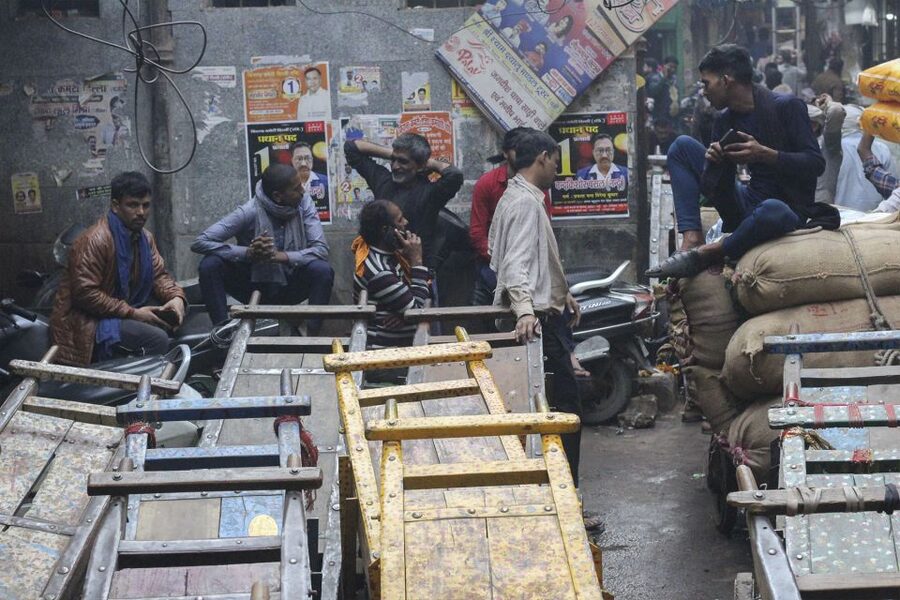 Delhi: Old Delhi & Spice Market Tour - Chawri Bazar: the quick photo stop that sets the mood