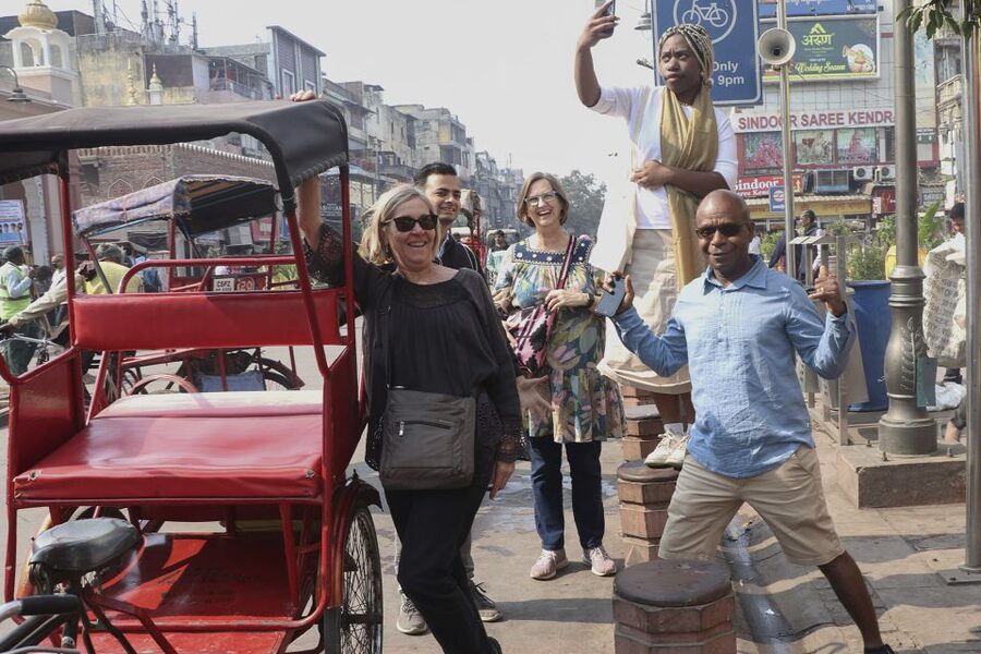 Delhi: Old Delhi & Spice Market Tour - Jain temple + Kinari Bazar: where the route starts to feel like a scavenger hunt